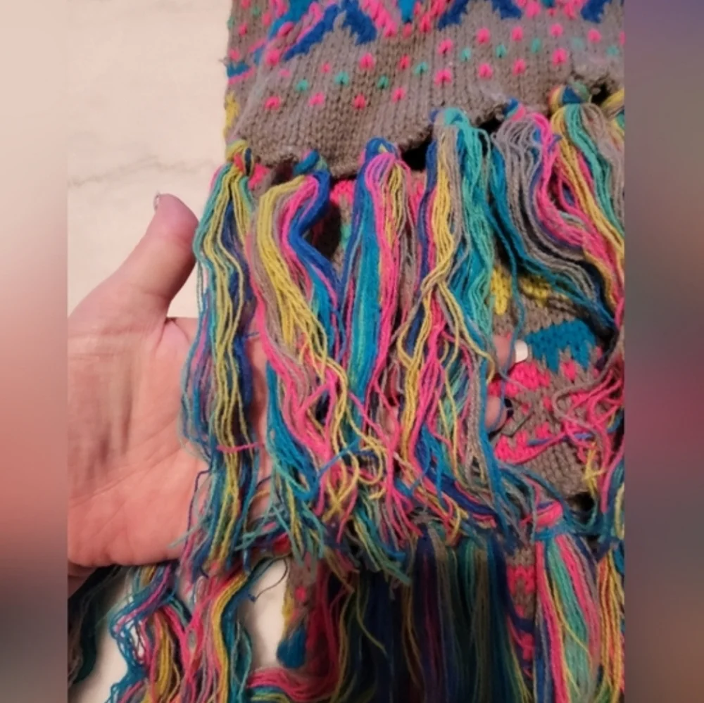 NWT Old Navy Neon Pink Blue Yellow Chevron Multicolor Modern Knit Fringe Scarf